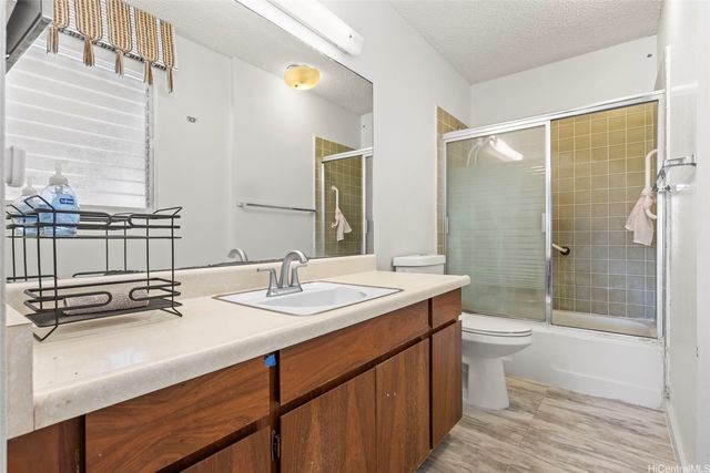 1360 Ala Puumalu Street, Honolulu, HI 96818