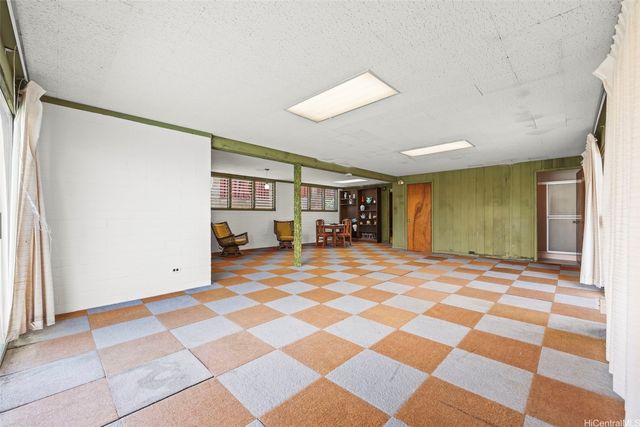 1360 Ala Puumalu Street, Honolulu, HI 96818