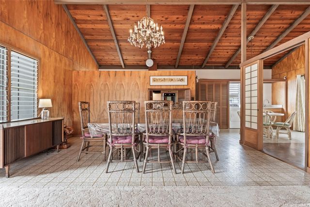 1360 Ala Puumalu Street, Honolulu, HI 96818
