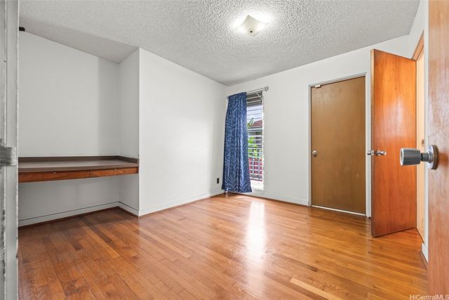 1360 Ala Puumalu Street, Honolulu, HI 96818