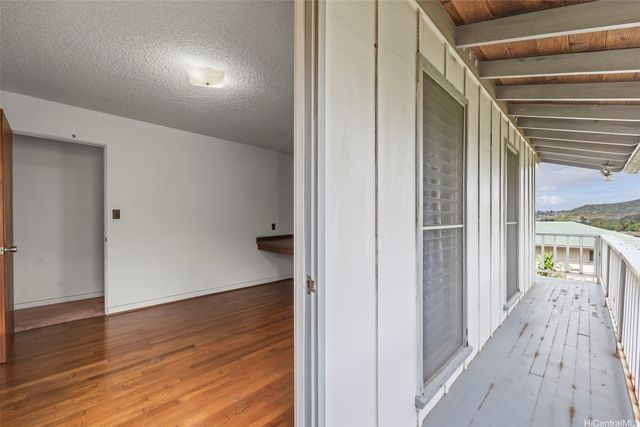1360 Ala Puumalu Street, Honolulu, HI 96818