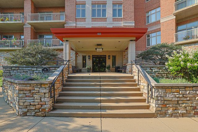 40 Prairie Park Drive 601, Wheeling, IL 60090