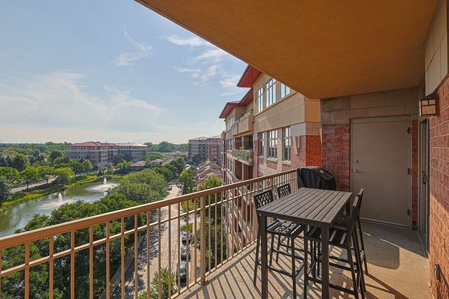 40 Prairie Park Drive 601, Wheeling, IL 60090