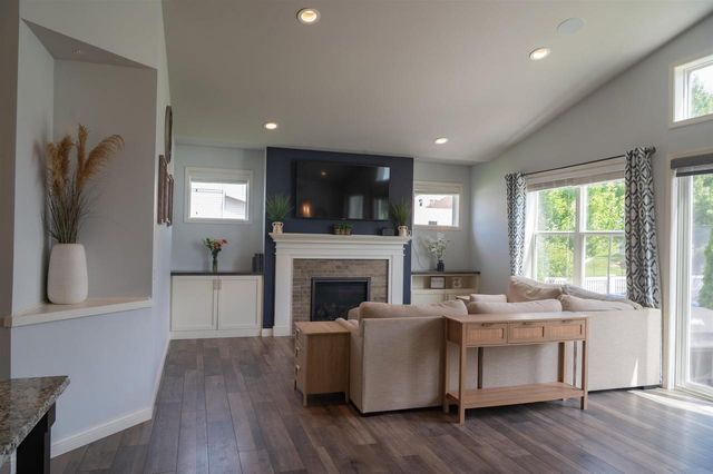 513 Chads Crossing, Verona, WI 53593