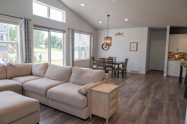 513 Chads Crossing, Verona, WI 53593