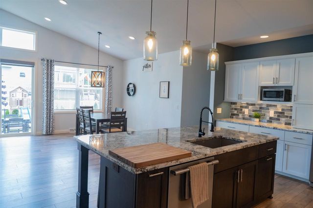 513 Chads Crossing, Verona, WI 53593