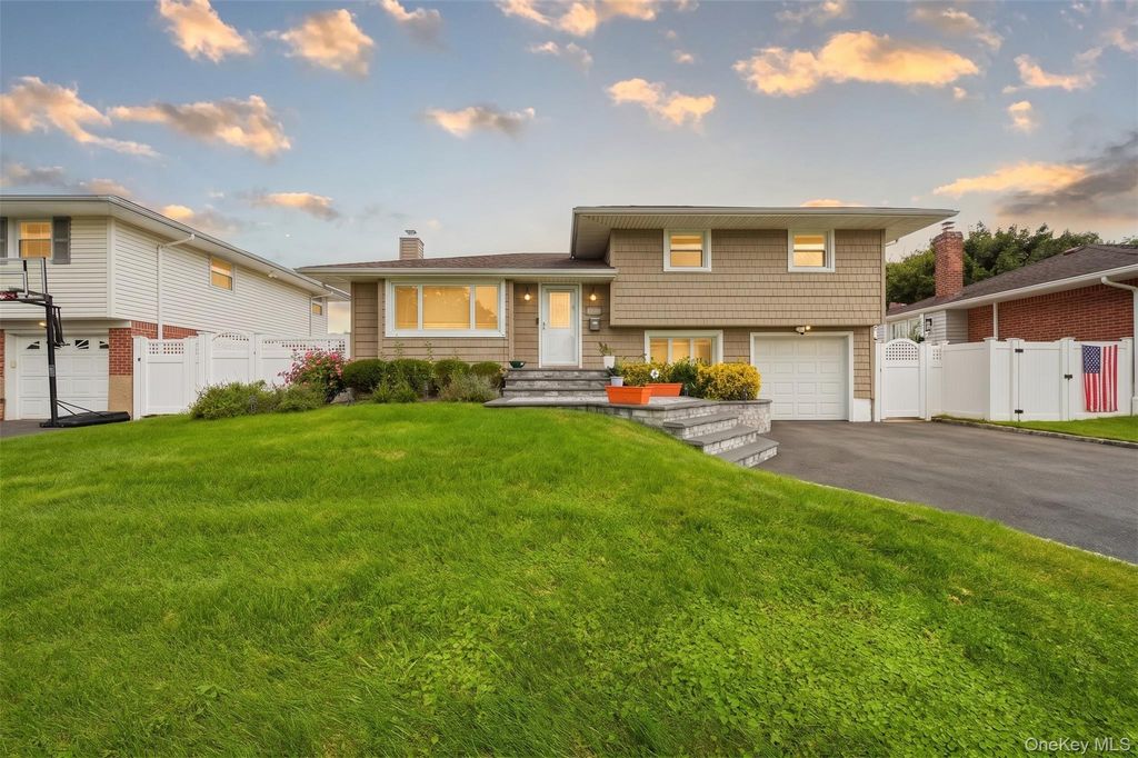 16 Spector Lane, Plainview, NY 11803 — exterior