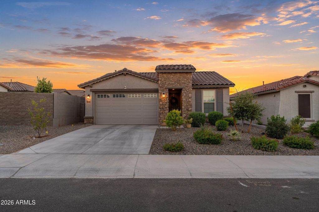 19326 W BADGETT Lane, Litchfield Park, AZ 85340