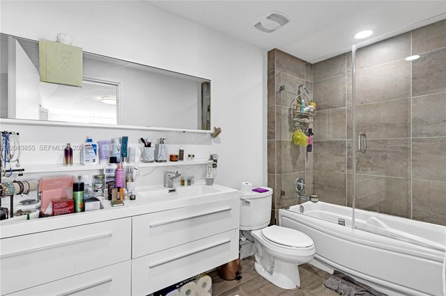 300 S Biscayne Boulevard L612, Miami, FL 33131