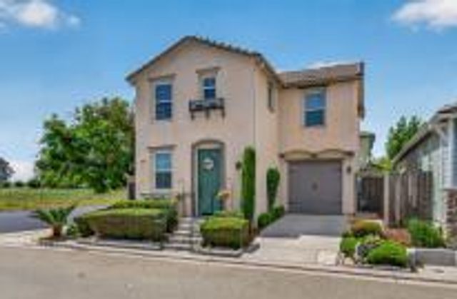 1502 N Reunion Way, Clovis, CA 93619
