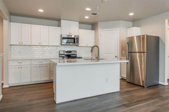 221 Park Place Circle C, Waller, TX 77484