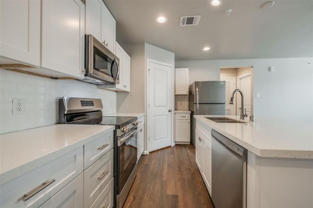 221 Park Place Circle C, Waller, TX 77484