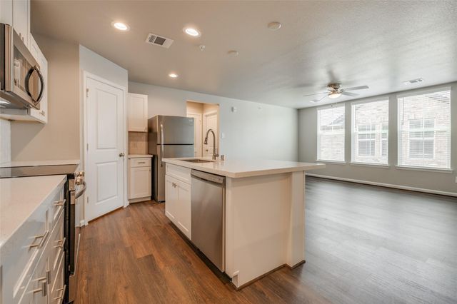 221 Park Place Circle C, Waller, TX 77484