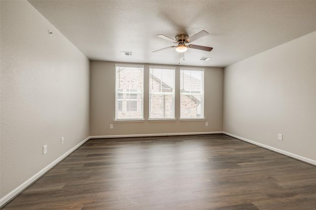221 Park Place Circle C, Waller, TX 77484