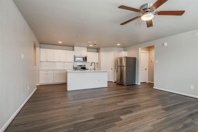 221 Park Place Circle C, Waller, TX 77484