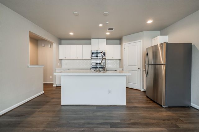 221 Park Place Circle C, Waller, TX 77484