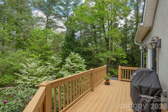 110 FOX CHASE Drive, Hendersonville, NC 28739