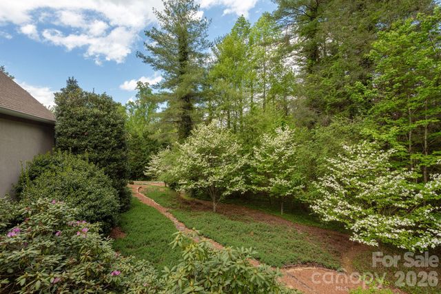 110 FOX CHASE Drive, Hendersonville, NC 28739