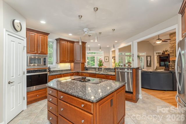 110 FOX CHASE Drive, Hendersonville, NC 28739