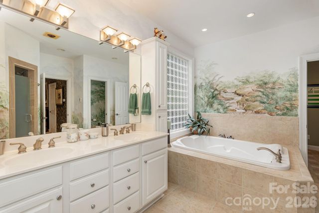 110 FOX CHASE Drive, Hendersonville, NC 28739