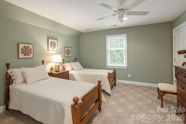 110 FOX CHASE Drive, Hendersonville, NC 28739