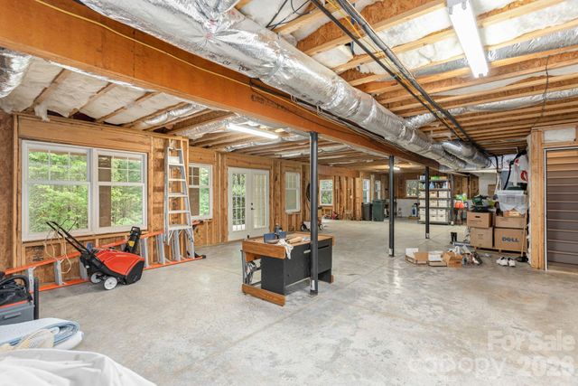 110 FOX CHASE Drive, Hendersonville, NC 28739