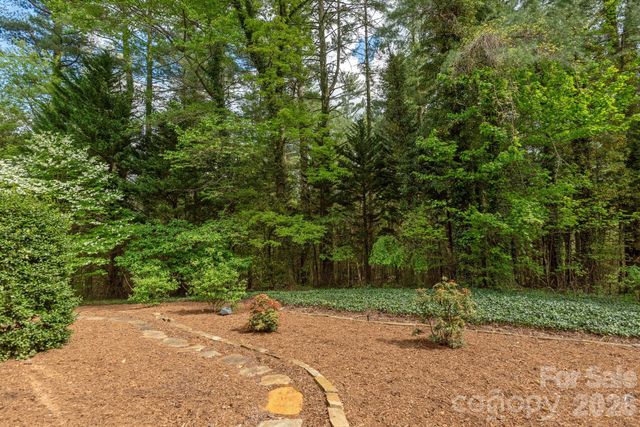 110 FOX CHASE Drive, Hendersonville, NC 28739