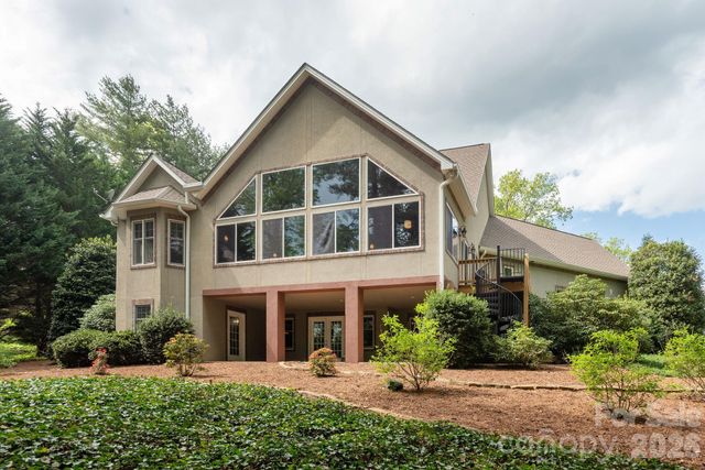 110 FOX CHASE Drive, Hendersonville, NC 28739