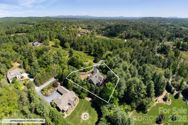 110 FOX CHASE Drive, Hendersonville, NC 28739