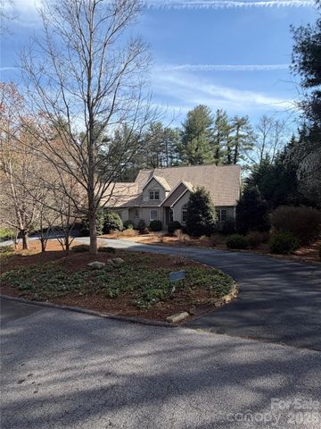110 FOX CHASE Drive, Hendersonville, NC 28739
