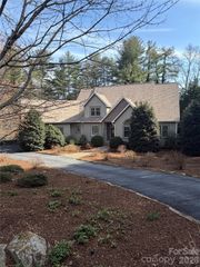 110 FOX CHASE Drive, Hendersonville, NC 28739