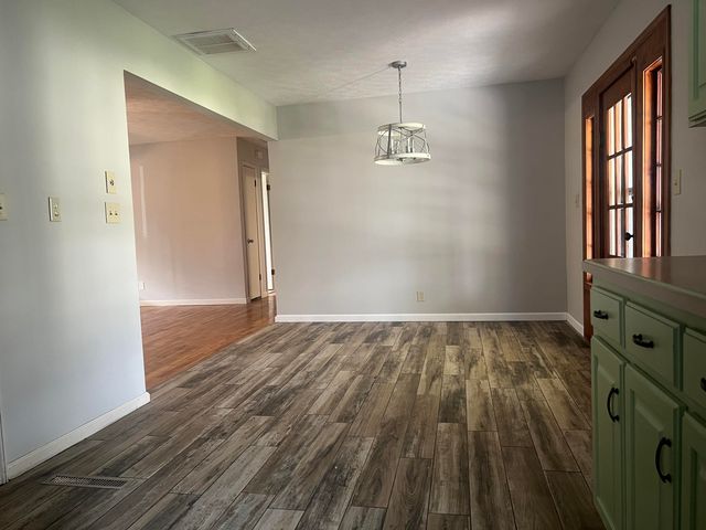 2330 S Delaware Avenue, Springfield, MO 65804