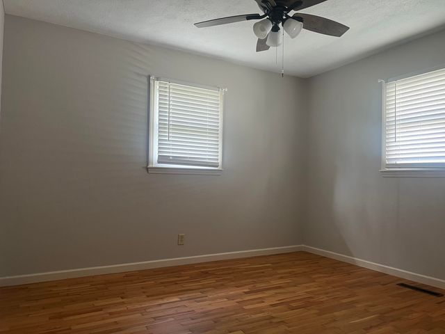 2330 S Delaware Avenue, Springfield, MO 65804