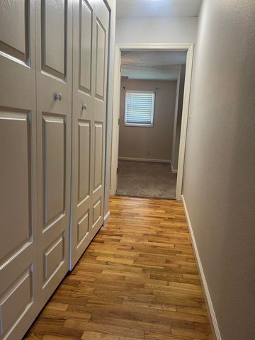 2330 S Delaware Avenue, Springfield, MO 65804