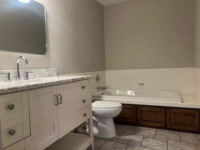 2330 S Delaware Avenue, Springfield, MO 65804