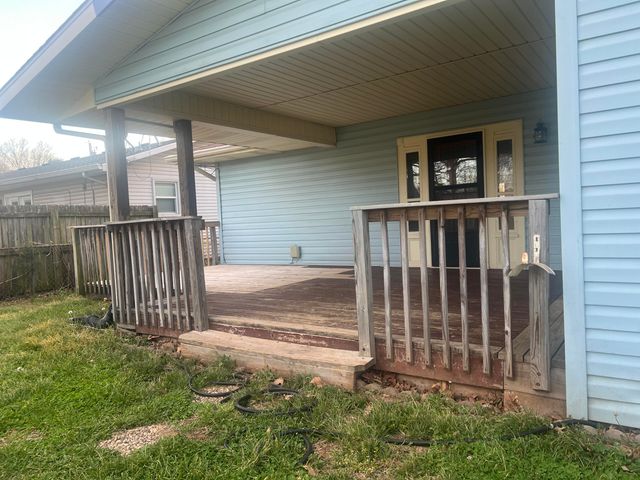 2330 S Delaware Avenue, Springfield, MO 65804