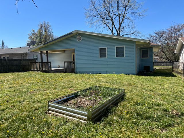 2330 S Delaware Avenue, Springfield, MO 65804