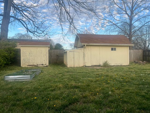 2330 S Delaware Avenue, Springfield, MO 65804