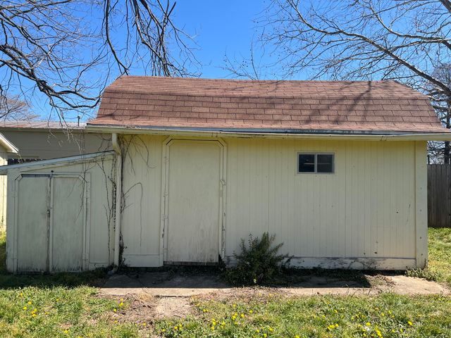 2330 S Delaware Avenue, Springfield, MO 65804