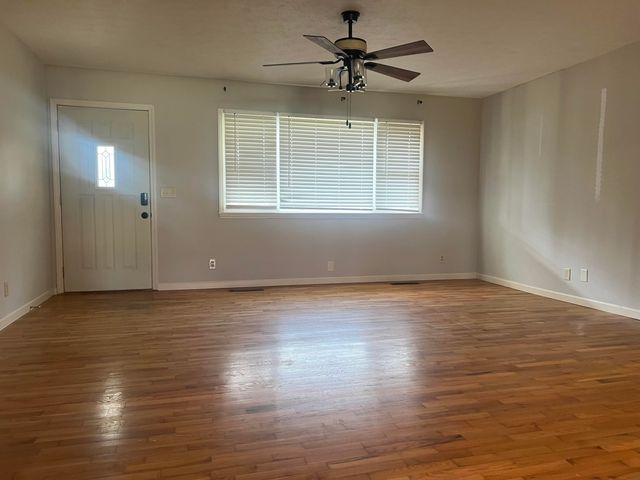 2330 S Delaware Avenue, Springfield, MO 65804