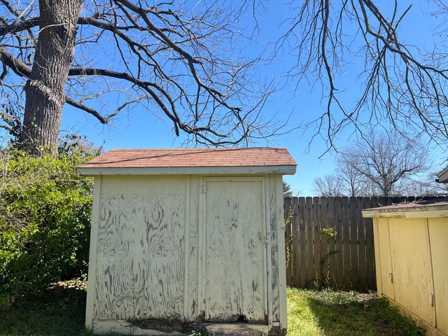 2330 S Delaware Avenue, Springfield, MO 65804