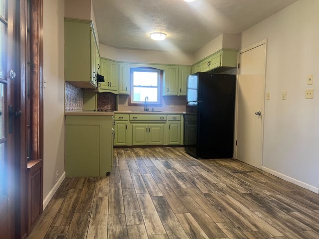 2330 S Delaware Avenue, Springfield, MO 65804