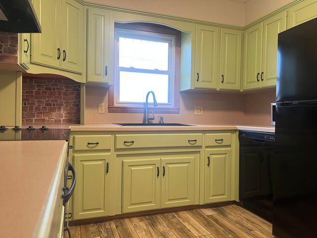 2330 S Delaware Avenue, Springfield, MO 65804