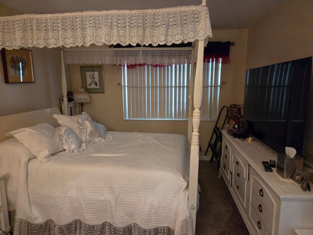 235 Lake Meryl Drive 235, West Palm Beach, FL 33411