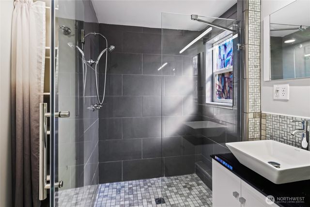 7545 Sunset Circle W, University Place, WA 98466