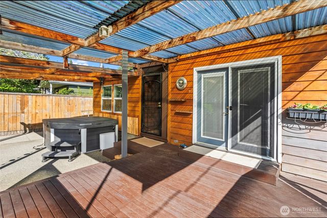 7545 Sunset Circle W, University Place, WA 98466