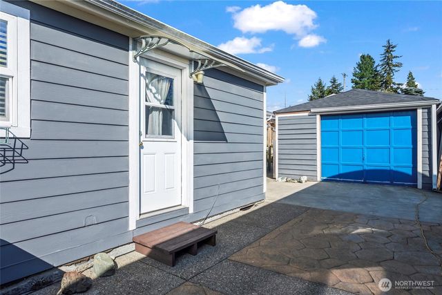 7545 Sunset Circle W, University Place, WA 98466