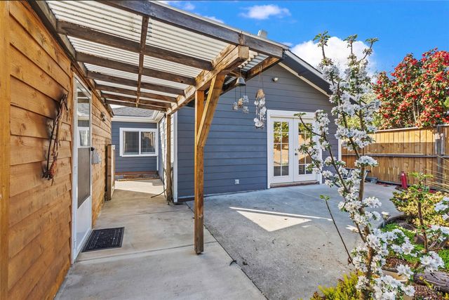 7545 Sunset Circle W, University Place, WA 98466