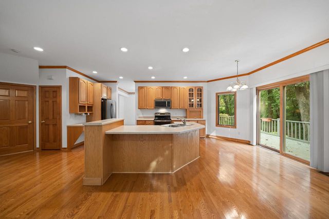 553 Forest Glen DRIVE, Fontana, WI 53125