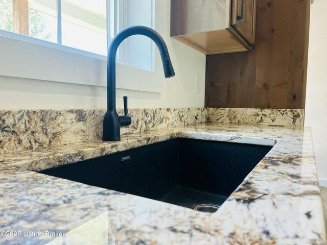 249 Timbercrest Ln, Mcdaniels, KY 40152